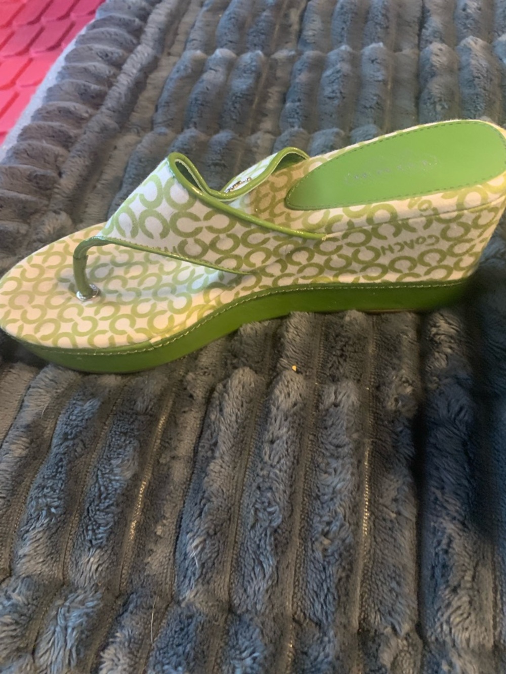 Coach women’s Green Signature Print Thong Sandals Felecia - Picture 3 of 7